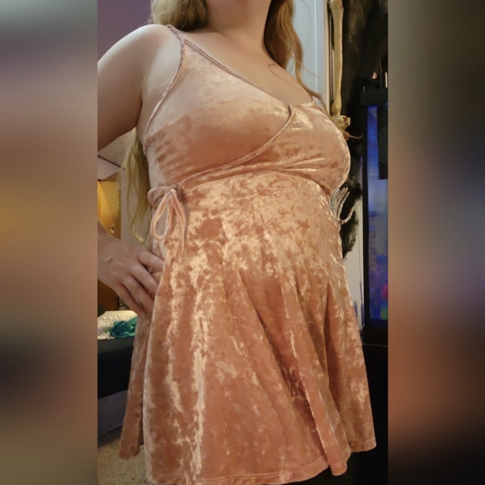Velvet Rue 21 Top size medium, never worn out of house.